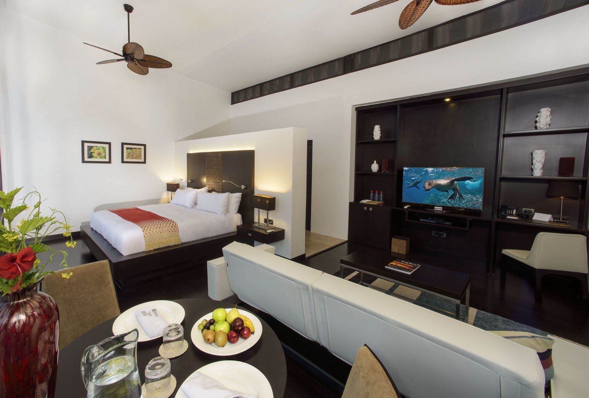Pikaia Lodge Santa Cruz Island Ngoại thất bức ảnh