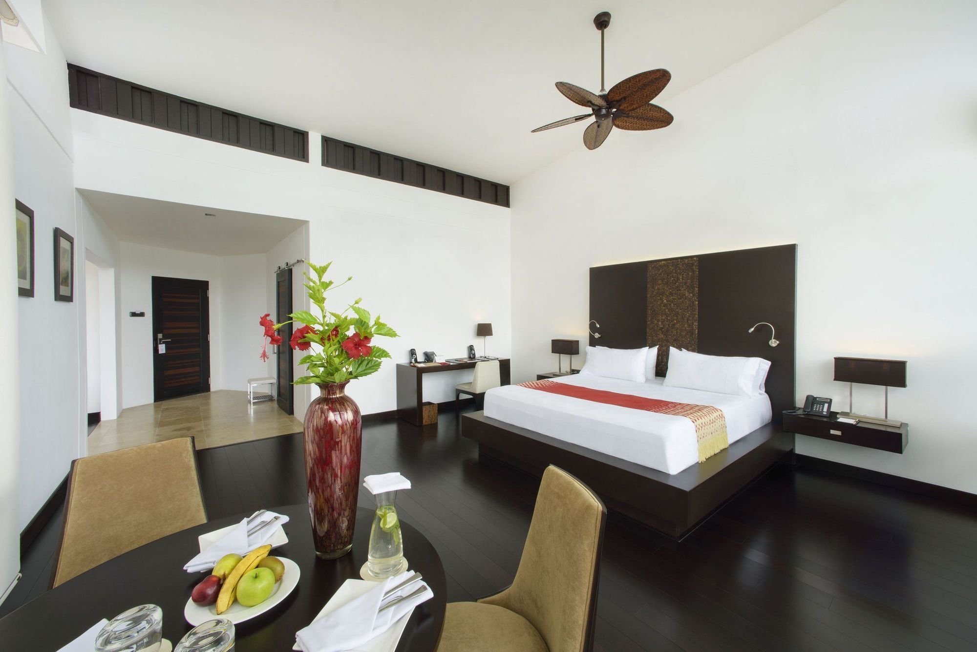 Pikaia Lodge Santa Cruz Island Ngoại thất bức ảnh