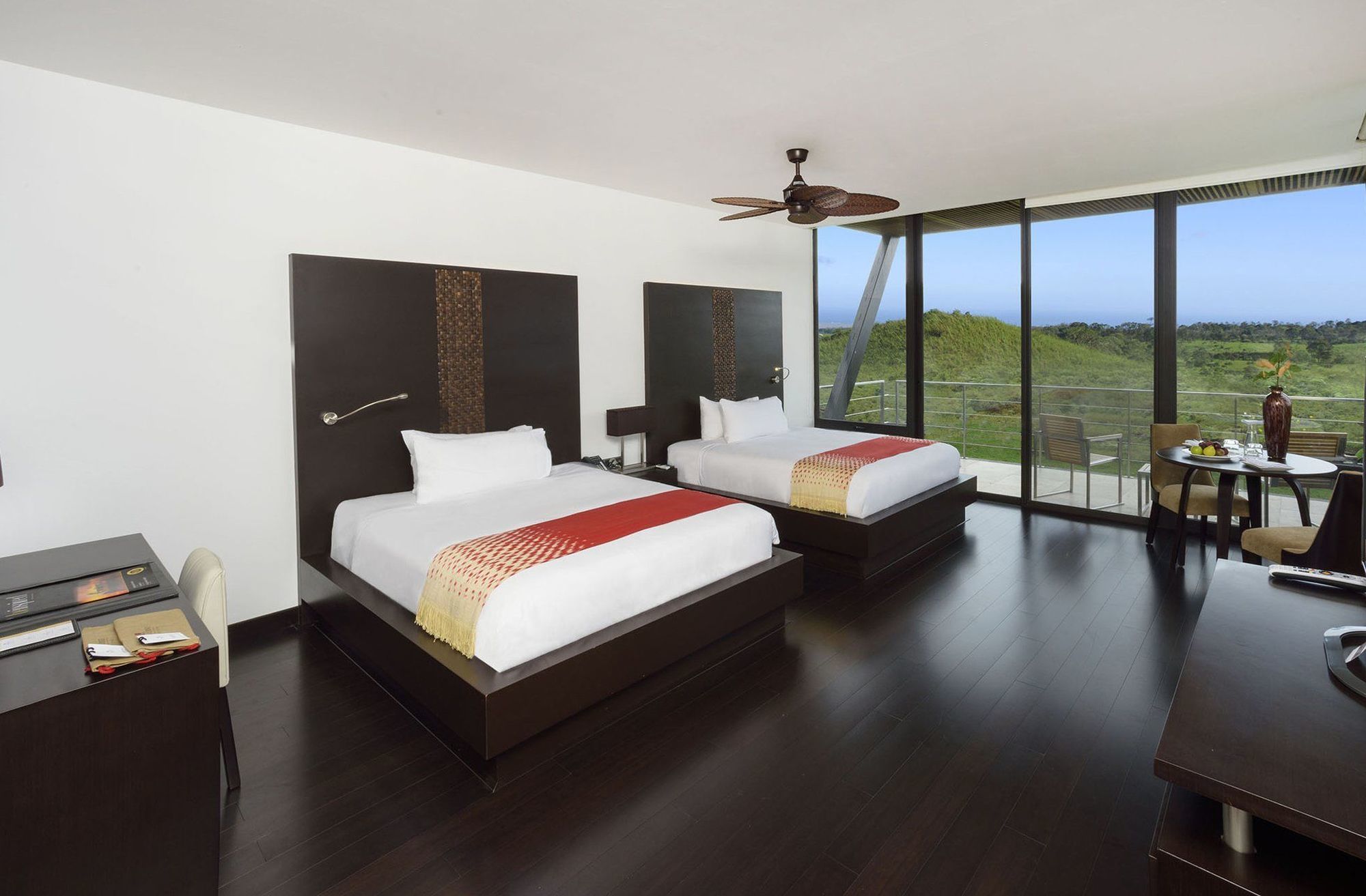 Pikaia Lodge Santa Cruz Island Ngoại thất bức ảnh